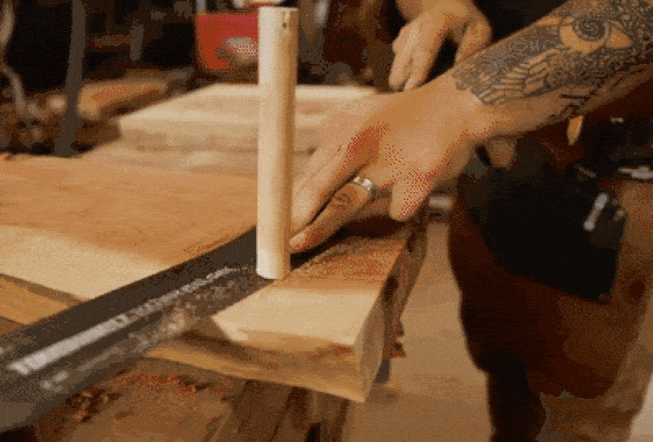 NÁVRH DŘEVĚNÉHO NÁBYTKU